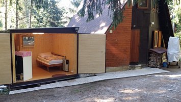 Sauna und Schlafzimmer in Nebenbau des Romantischen Ferienhauses